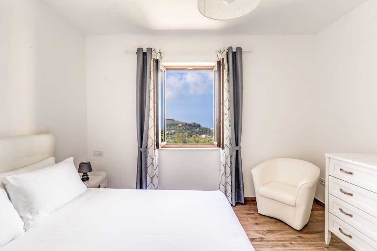 Villa Mimosa Rustic Elegance Views & Pool マッサ・ルブレンセ エクステリア 写真