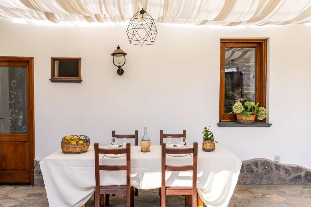 Villa Mimosa Rustic Elegance Views & Pool マッサ・ルブレンセ エクステリア 写真