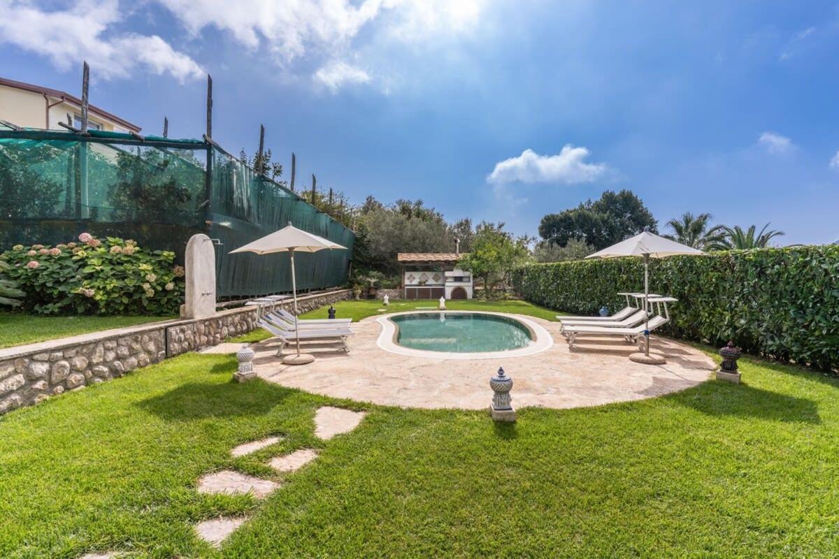 Villa Mimosa Rustic Elegance Views & Pool マッサ・ルブレンセ エクステリア 写真