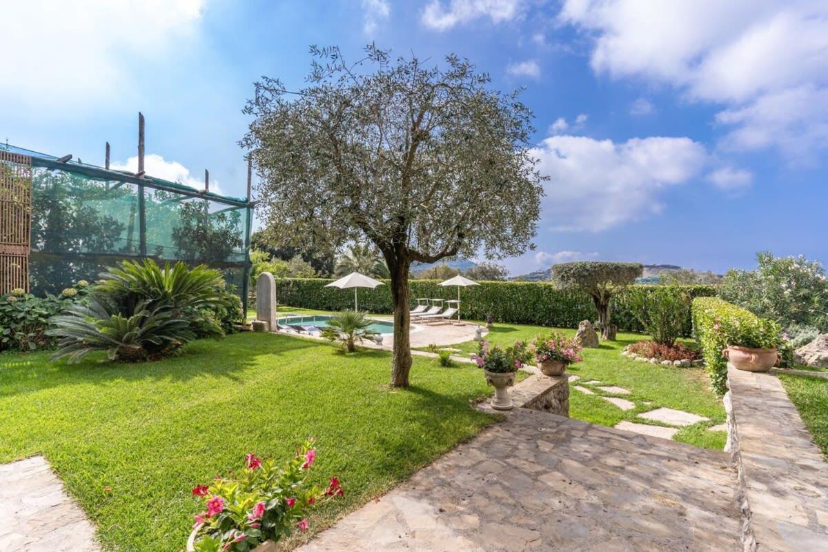 Villa Mimosa Rustic Elegance Views & Pool マッサ・ルブレンセ エクステリア 写真
