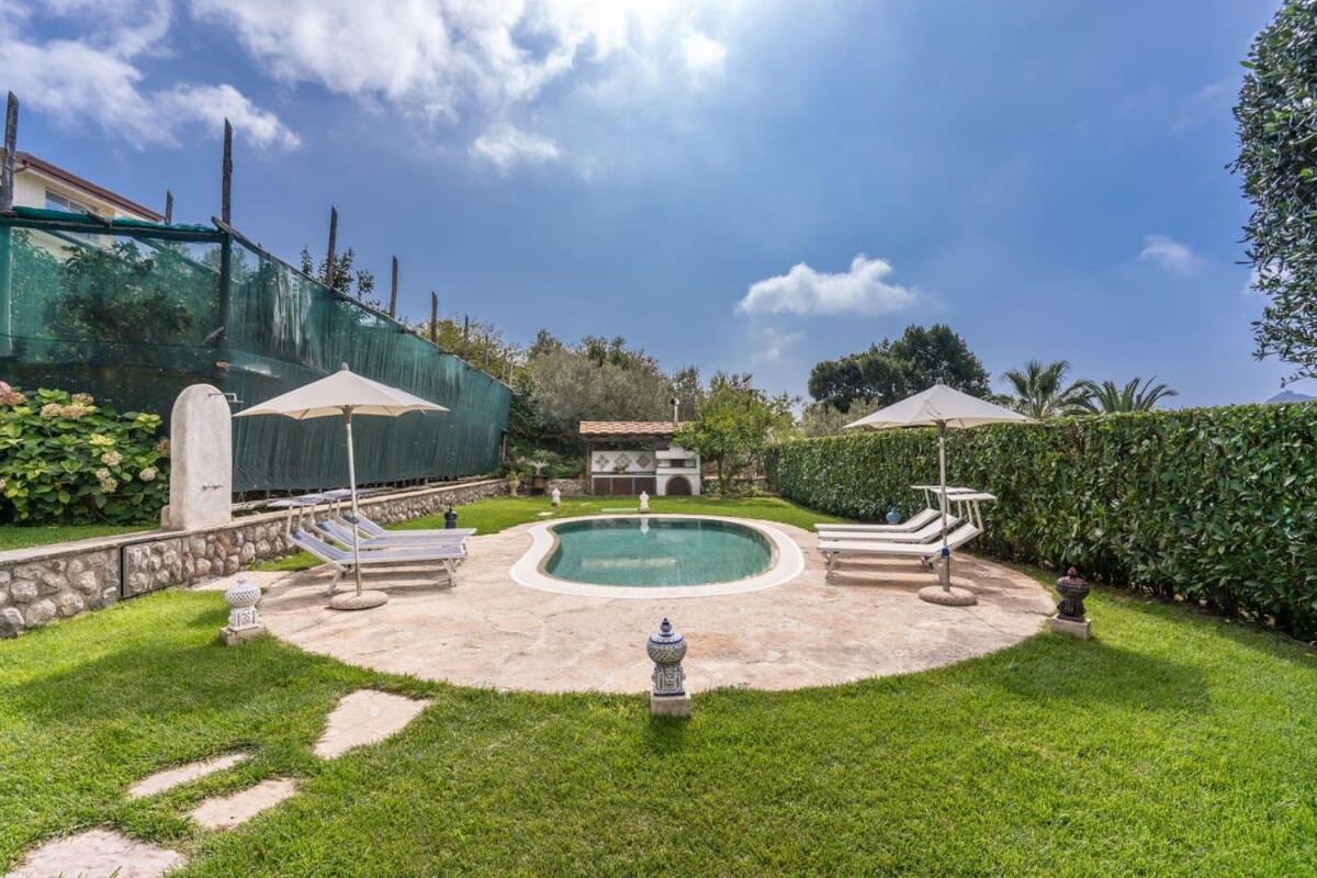 Villa Mimosa Rustic Elegance Views & Pool マッサ・ルブレンセ エクステリア 写真
