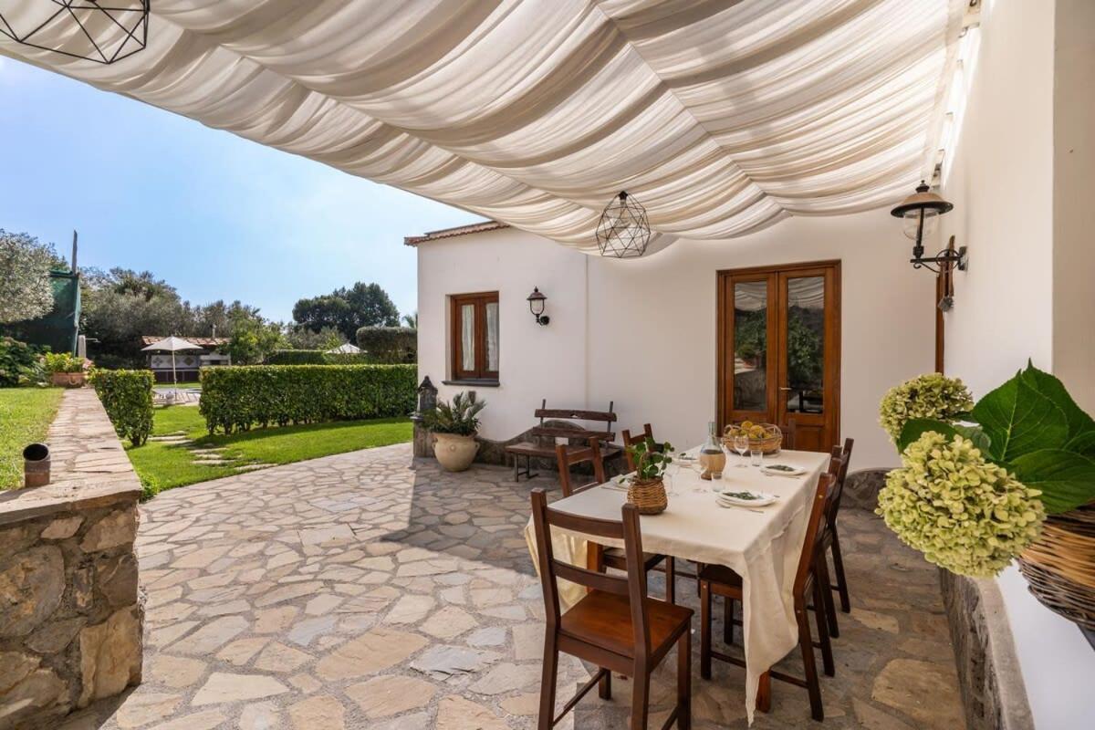Villa Mimosa Rustic Elegance Views & Pool マッサ・ルブレンセ エクステリア 写真