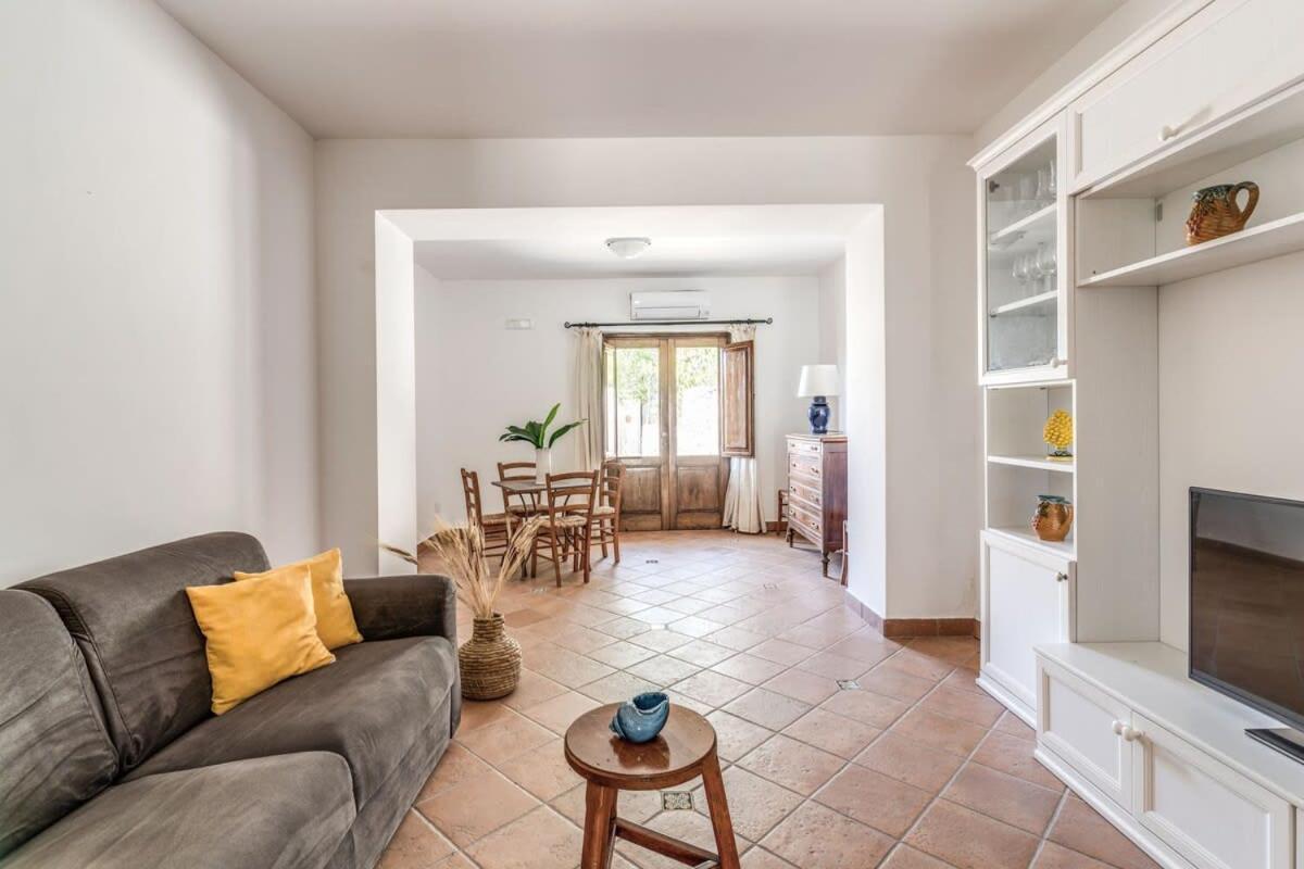 Villa Mimosa Rustic Elegance Views & Pool マッサ・ルブレンセ エクステリア 写真