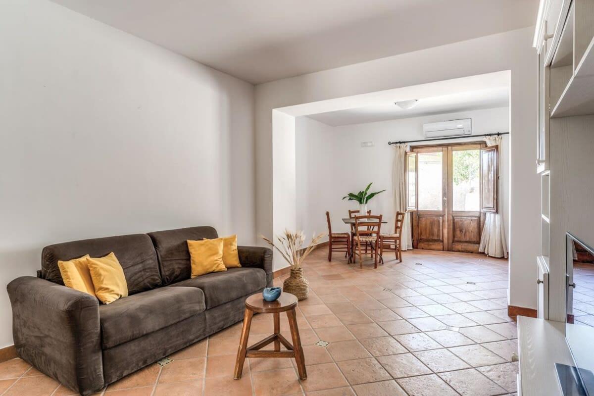 Villa Mimosa Rustic Elegance Views & Pool マッサ・ルブレンセ エクステリア 写真