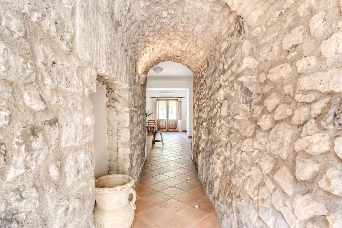 Villa Mimosa Rustic Elegance Views & Pool マッサ・ルブレンセ エクステリア 写真