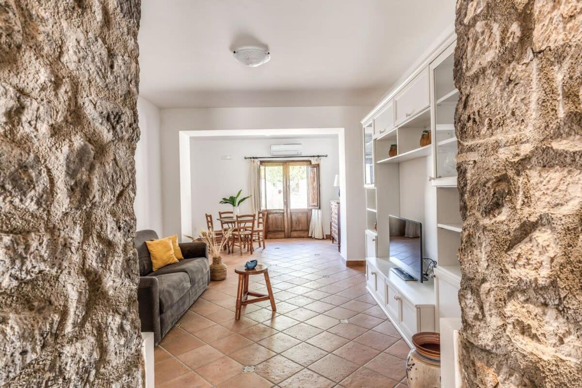 Villa Mimosa Rustic Elegance Views & Pool マッサ・ルブレンセ エクステリア 写真