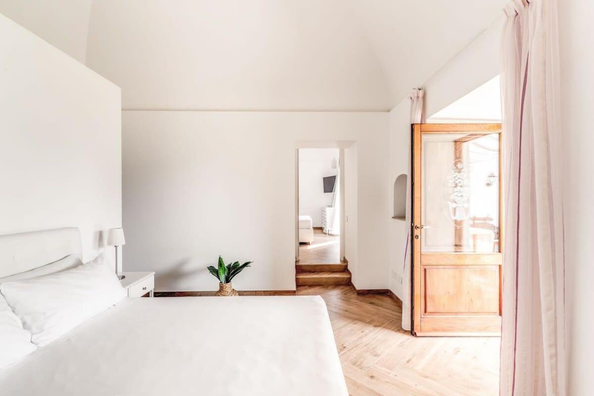 Villa Mimosa Rustic Elegance Views & Pool マッサ・ルブレンセ エクステリア 写真