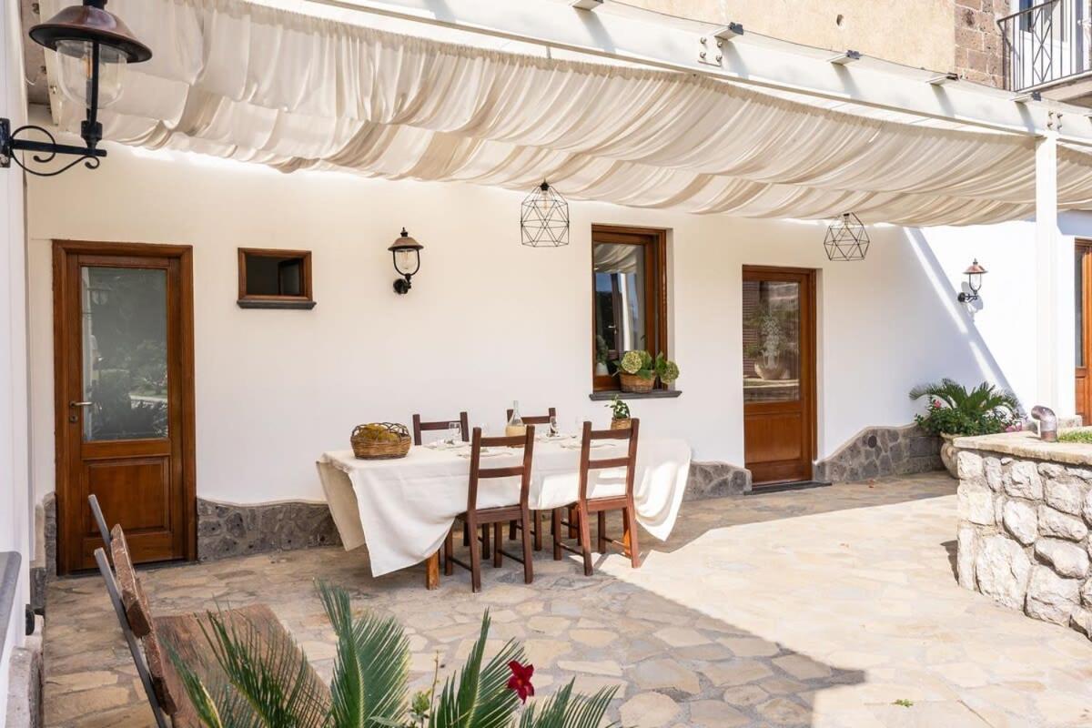 Villa Mimosa Rustic Elegance Views & Pool マッサ・ルブレンセ エクステリア 写真