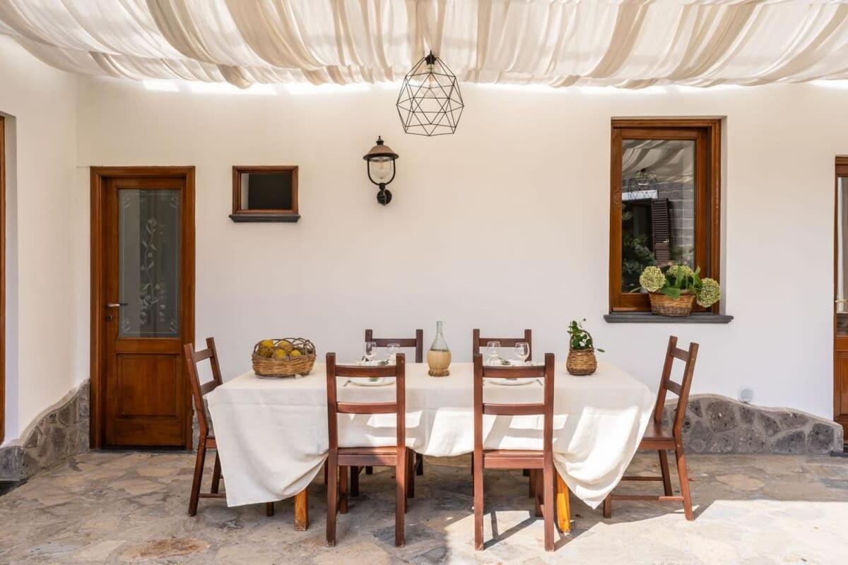 Villa Mimosa Rustic Elegance Views & Pool マッサ・ルブレンセ エクステリア 写真