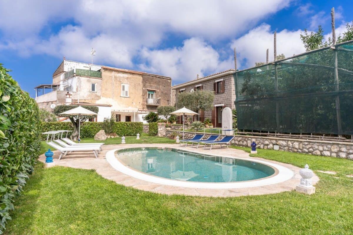Villa Mimosa Rustic Elegance Views & Pool マッサ・ルブレンセ エクステリア 写真