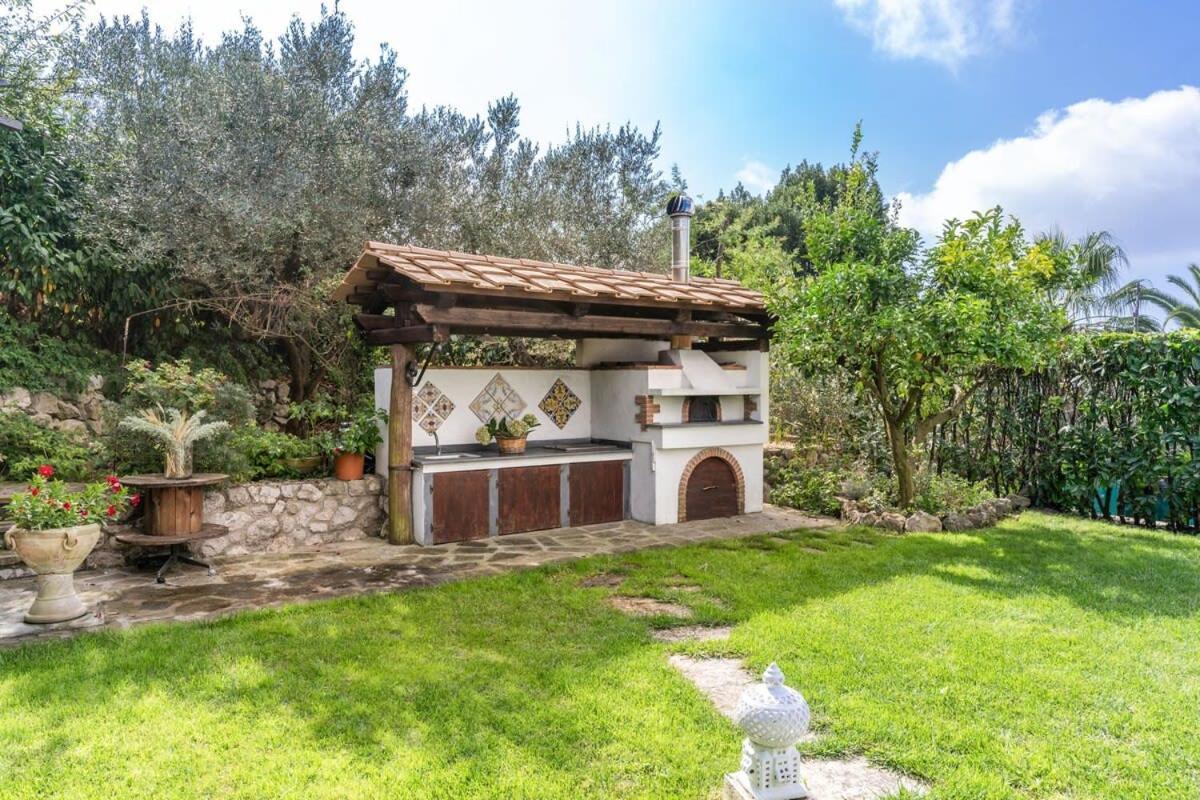Villa Mimosa Rustic Elegance Views & Pool マッサ・ルブレンセ エクステリア 写真