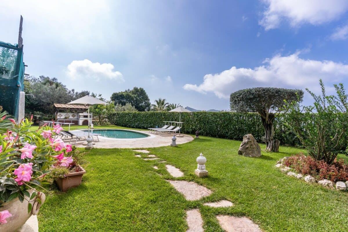 Villa Mimosa Rustic Elegance Views & Pool マッサ・ルブレンセ エクステリア 写真
